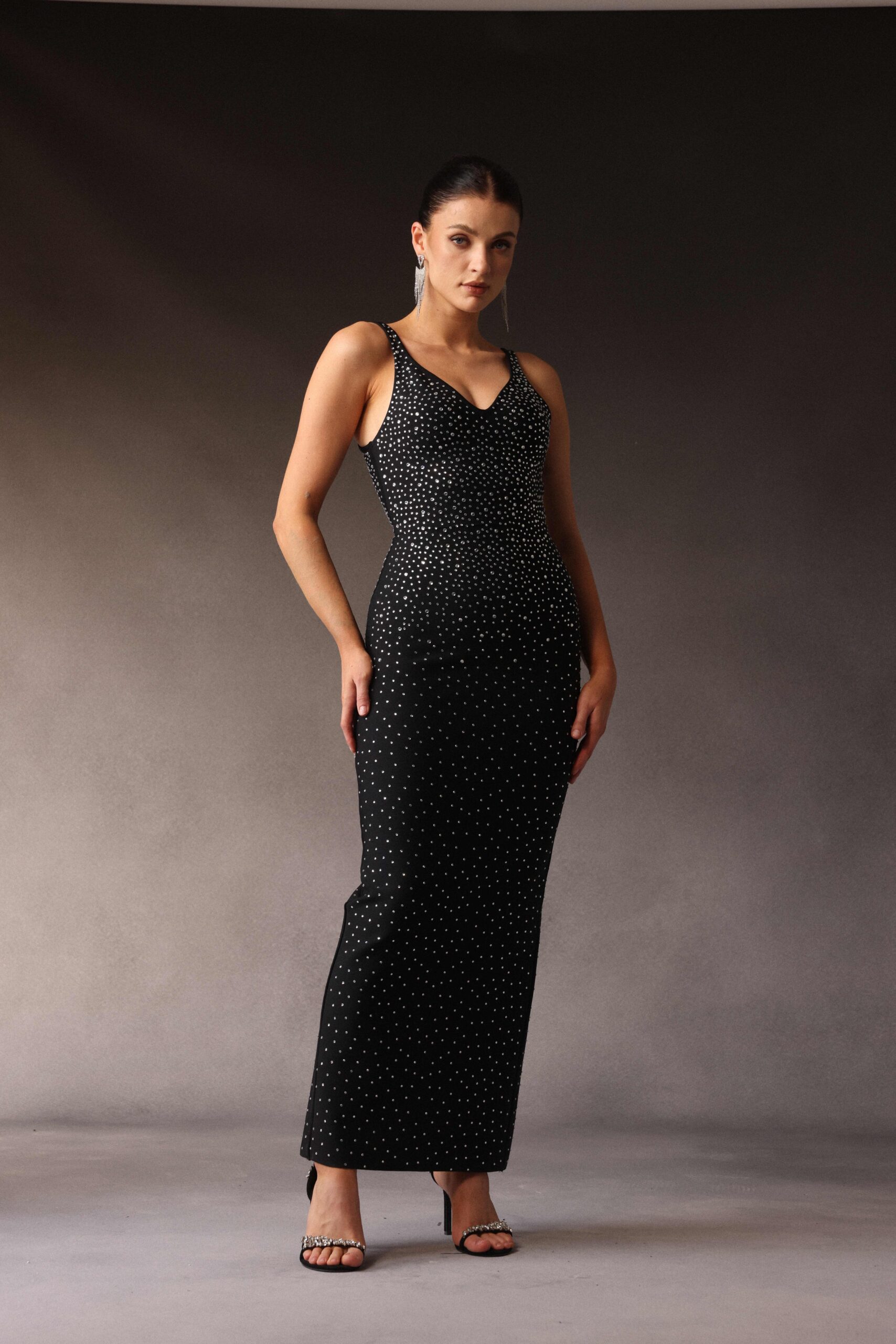 Rochie Valeria lungă neagră cu bretele subțiri și aplicații strălucitoare, elegantă de seară - imagine 2
