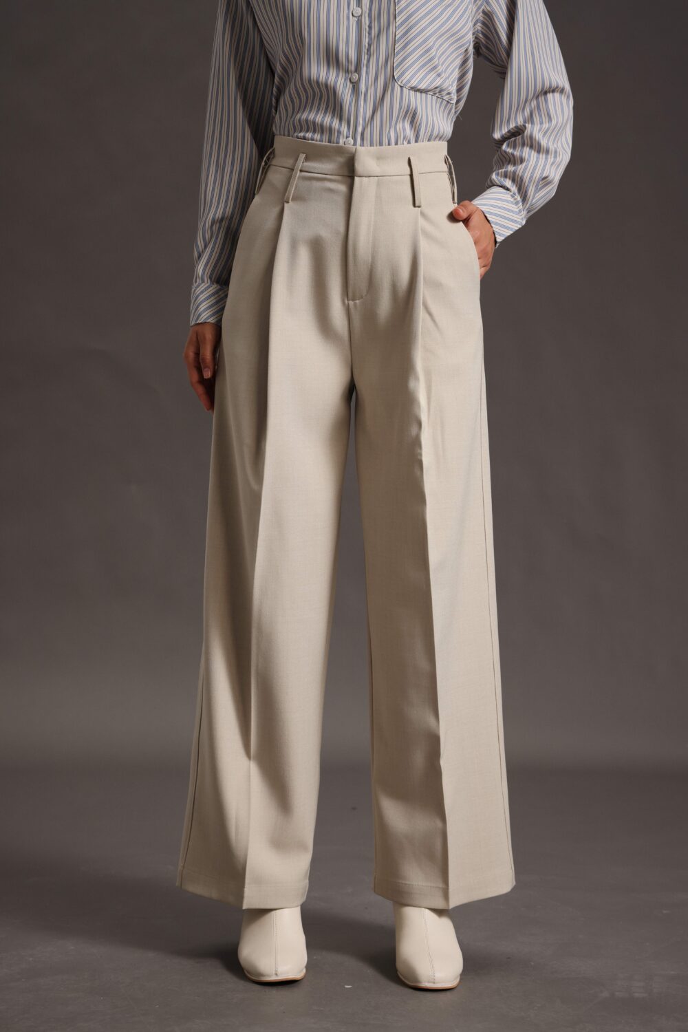 Pantaloni Palazzo Ecru cu talie înaltă pense frontale si croi larg